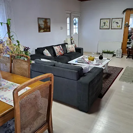 Апартаменты Kyperounta Troodos Mountain House *